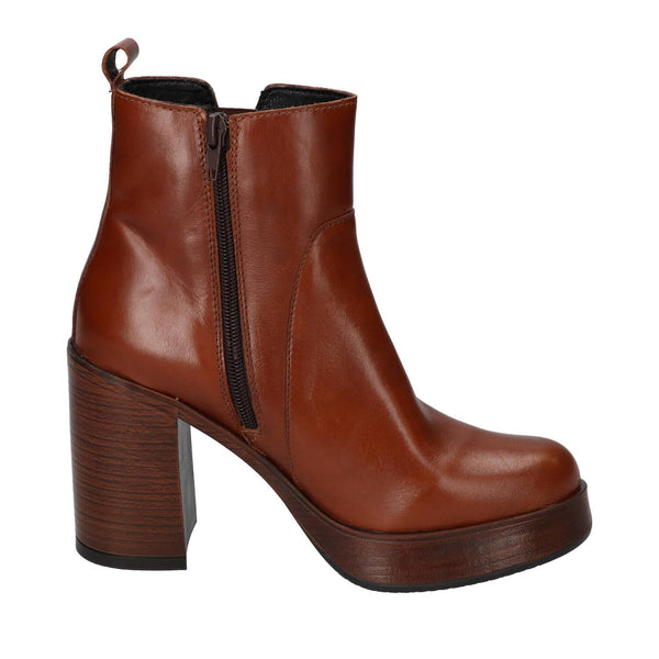 Booties, Cognac