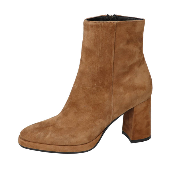 Booties, Cognac