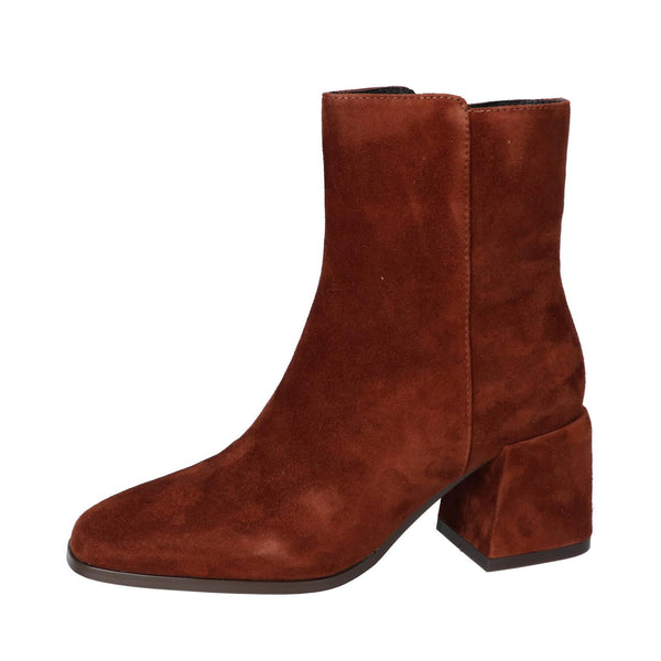 Booties, Cognac