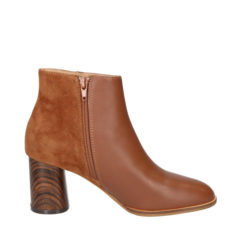 Booties, Cognac