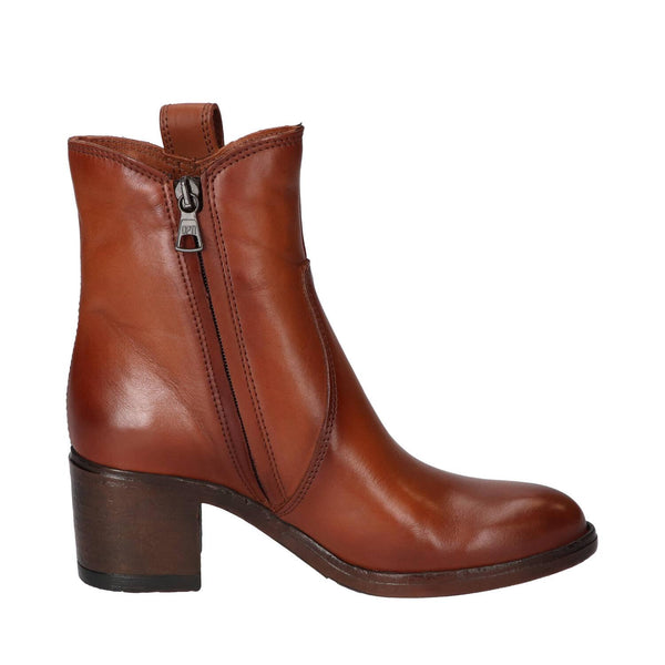 Booties, Cognac