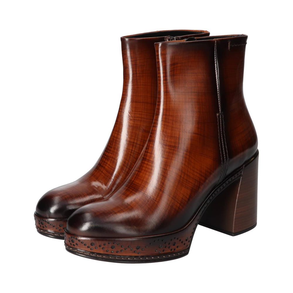 Booties, Cognac