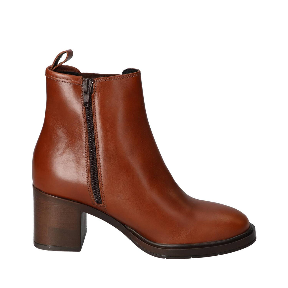 Booties, Cognac