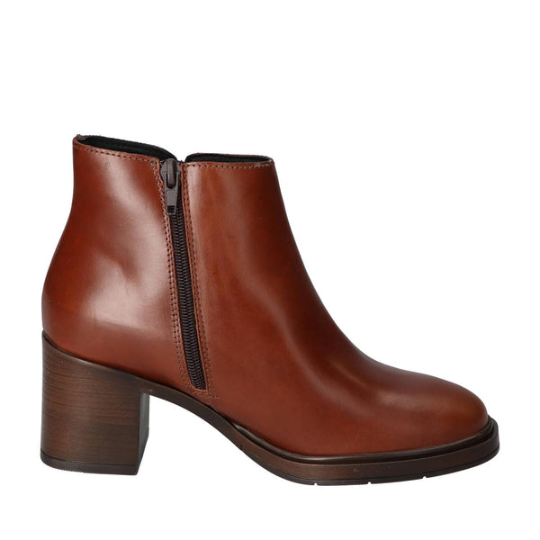 Booties, Cognac