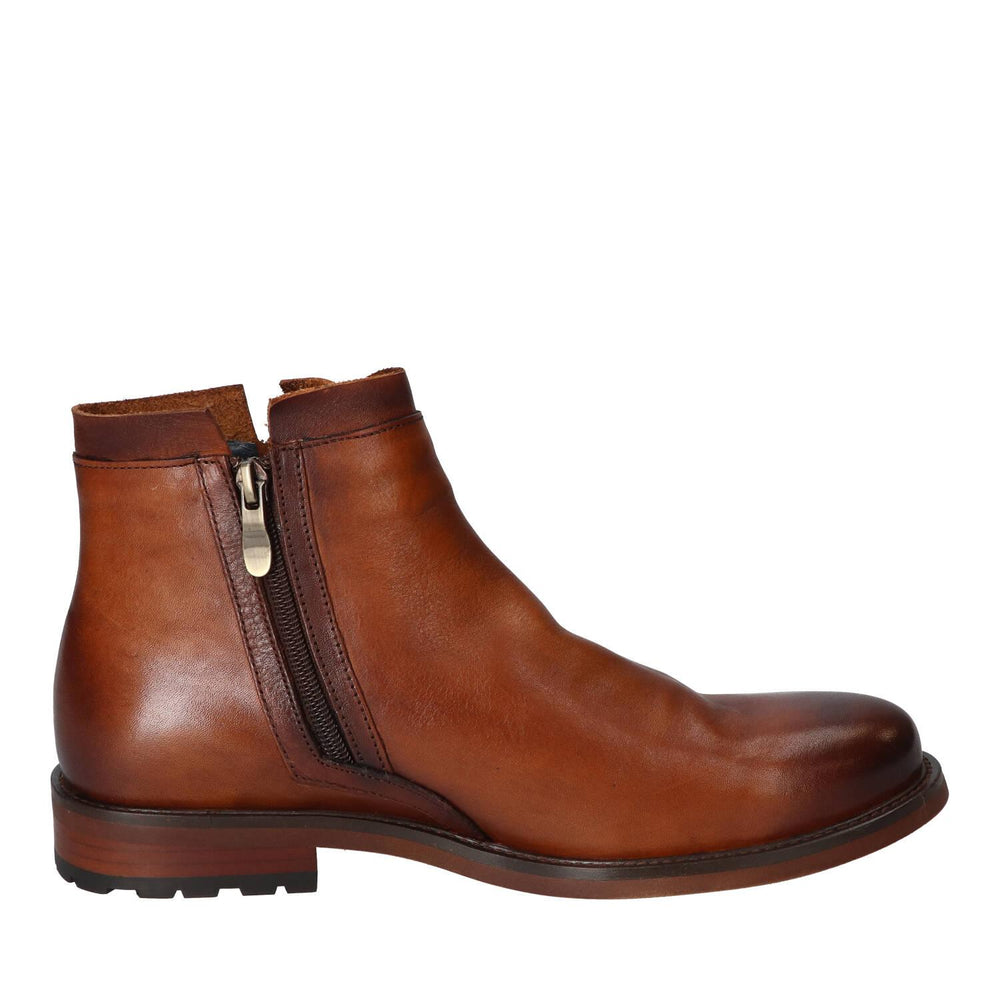 Boots, Cognac